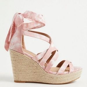 NIB Torrid wrap wedges